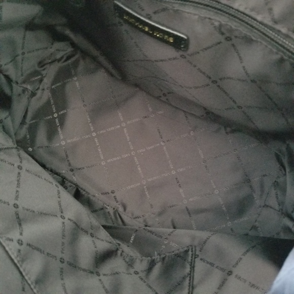 NWT • Michael Kors • Jet Set Grab Bag - Picture 8 of 8